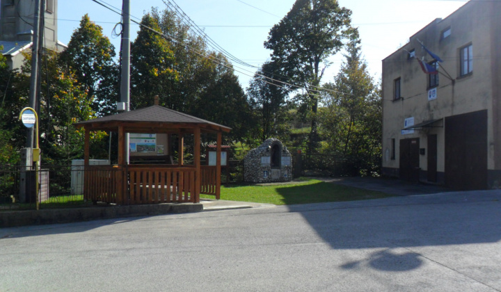 10. fotografia fotogalérie Úprava pozemku pred obecným úradom