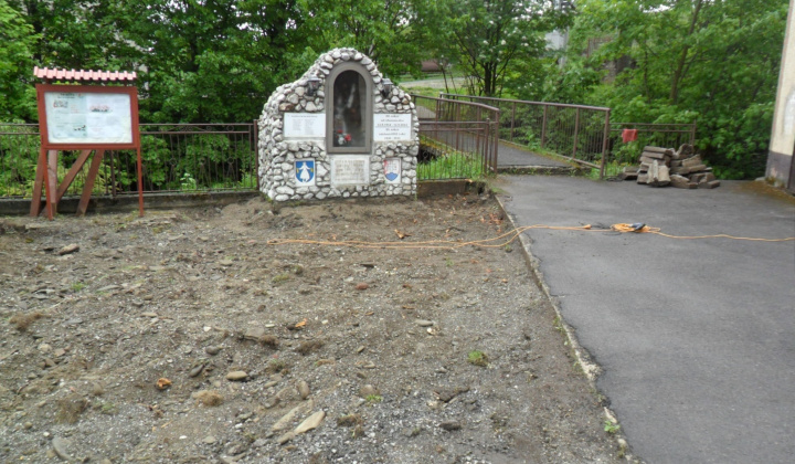 11. fotografia fotogalérie Úprava pozemku pred obecným úradom