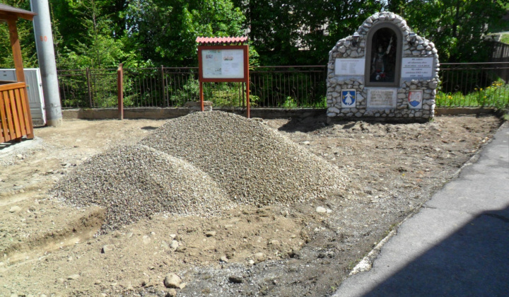 12. fotografia fotogalérie Úprava pozemku pred obecným úradom