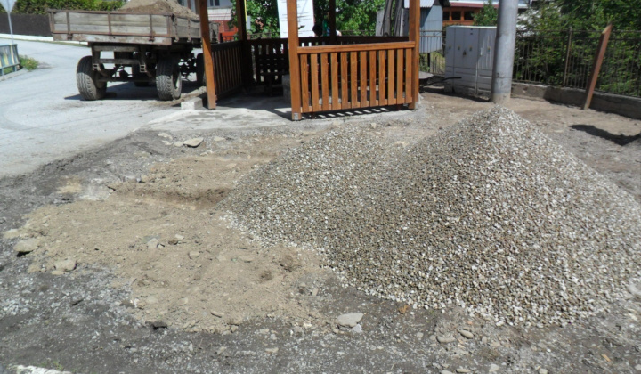 13. fotografia fotogalérie Úprava pozemku pred obecným úradom