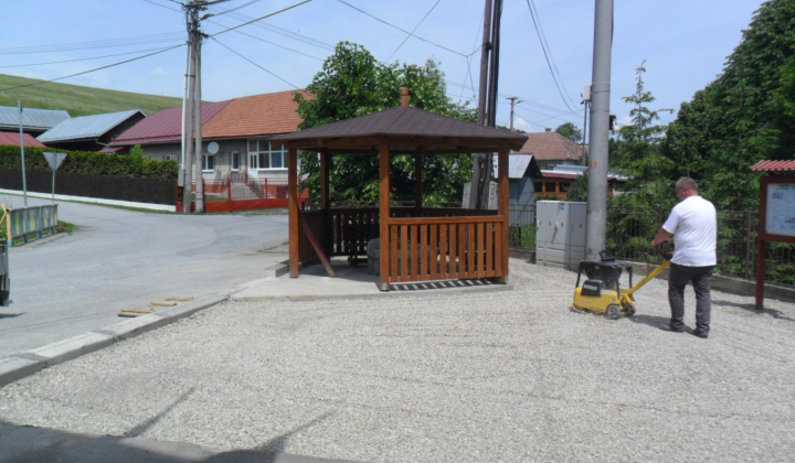 14. fotografia fotogalérie Úprava pozemku pred obecným úradom