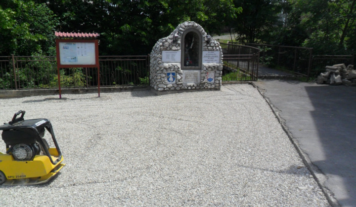 15. fotografia fotogalérie Úprava pozemku pred obecným úradom