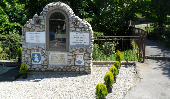 16. fotografia fotogalérie Úprava pozemku pred obecným úradom