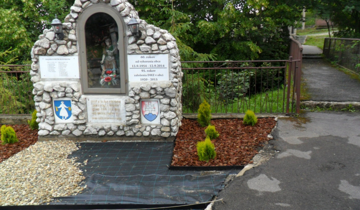 22. fotografia fotogalérie Úprava pozemku pred obecným úradom