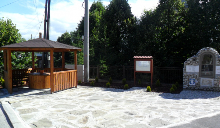 24. fotografia fotogalérie Úprava pozemku pred obecným úradom